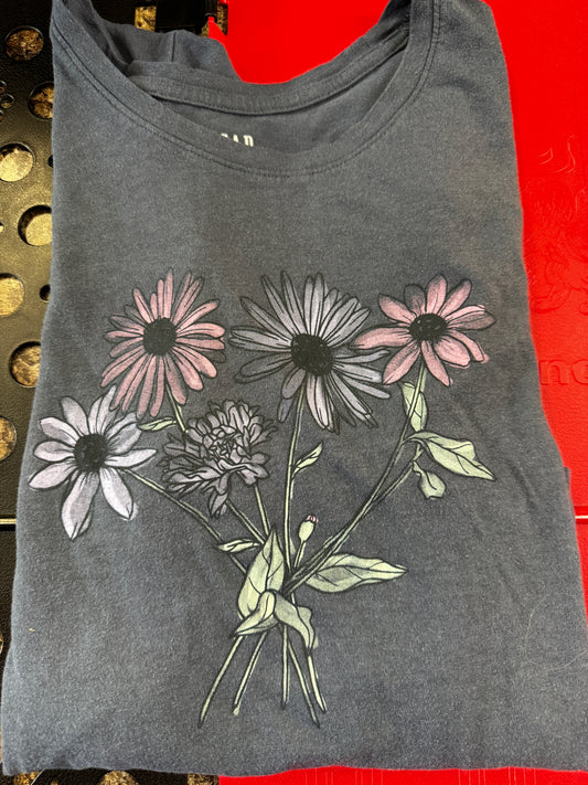 Graphic Tshirts - Gap with Flowers